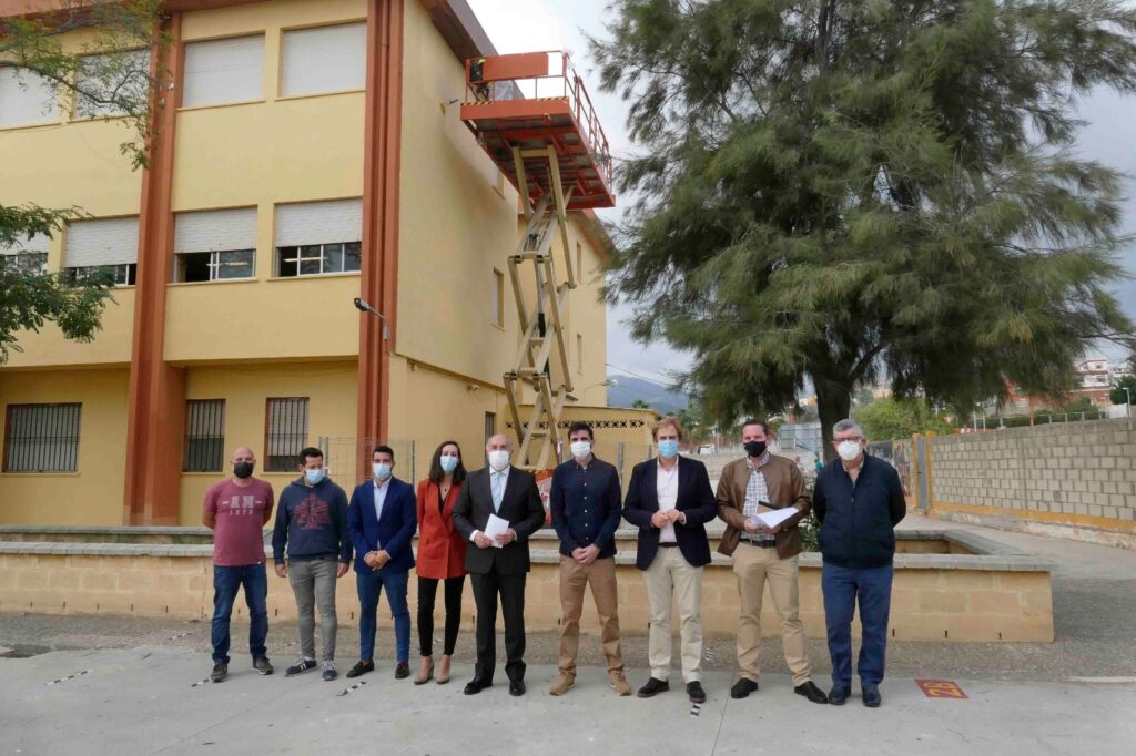 El alcalde valora las inversiones de la Junta de Andalucía para mejorar colegios en la ciudad