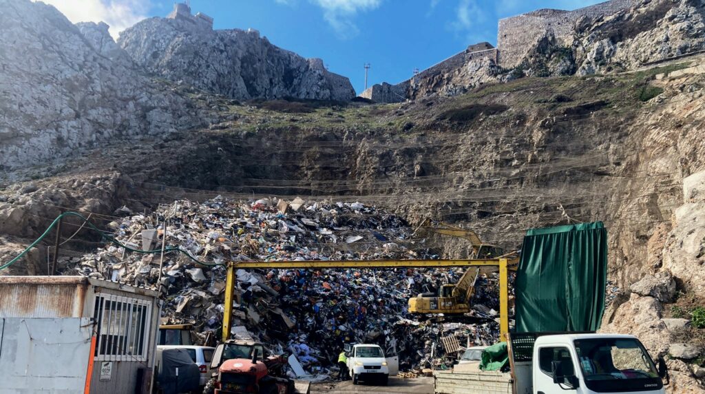 Verdemar pide una solución rápida para los vertidos de basuras acumuladas en la zona este de Gibraltar.